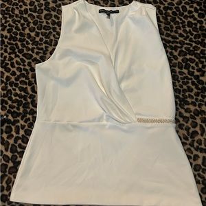 White House black market M shirt